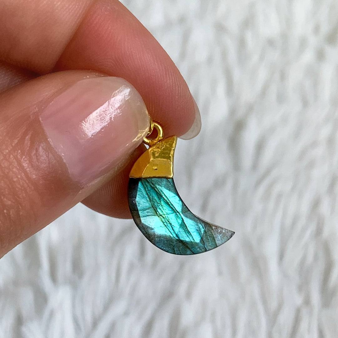 Labradorit Mond Anhänger mit vergoldeter 925 Silberöse - SoulGlow - Anhänger mit Öse, balance, Goldkette