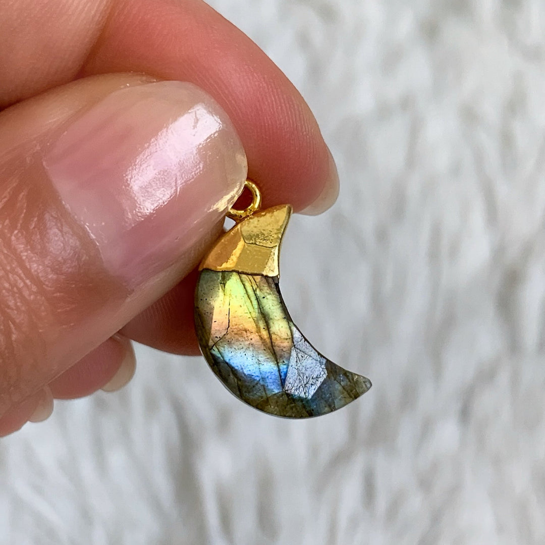 Labradorit Mond Anhänger mit vergoldeter 925 Silberöse - SoulGlow - Anhänger mit Öse, balance, Goldkette