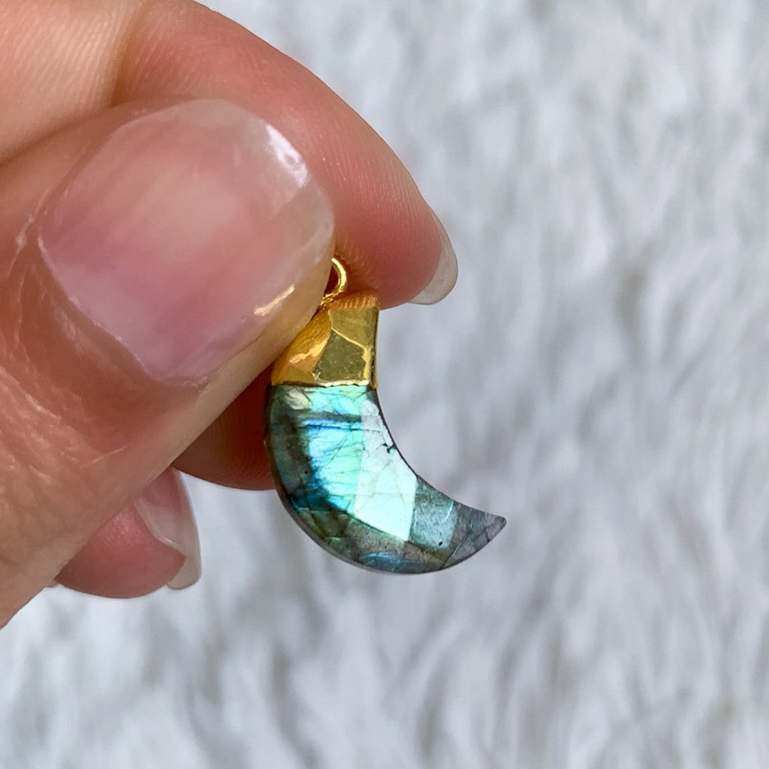 Labradorit Mond Anhänger mit vergoldeter 925 Silberöse - SoulGlow - Anhänger mit Öse, balance, Goldkette