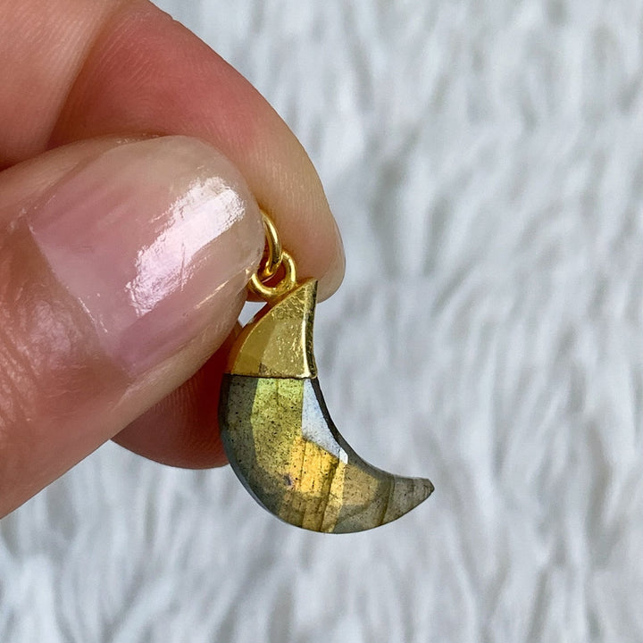Labradorit Mond Anhänger mit vergoldeter 925 Silberöse - SoulGlow - Anhänger mit Öse, balance, Goldkette