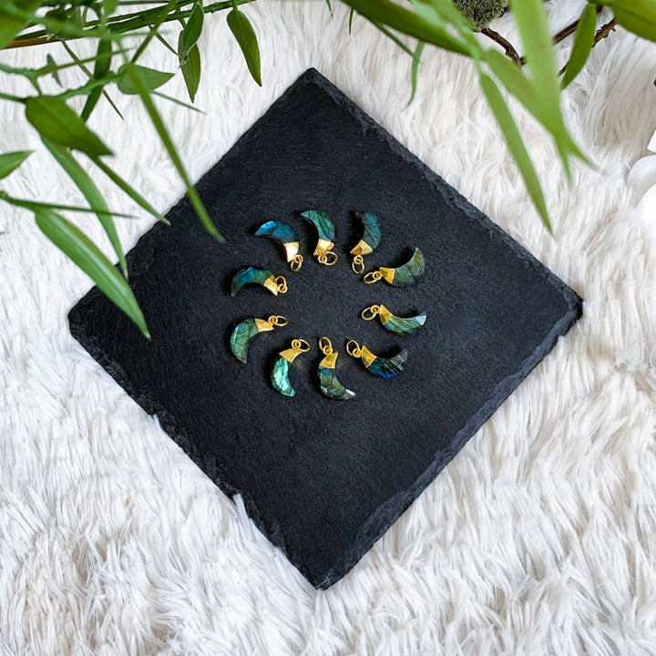 Labradorit Mond Anhänger mit vergoldeter 925 Silberöse - SoulGlow - Anhänger mit Öse, balance, Goldkette