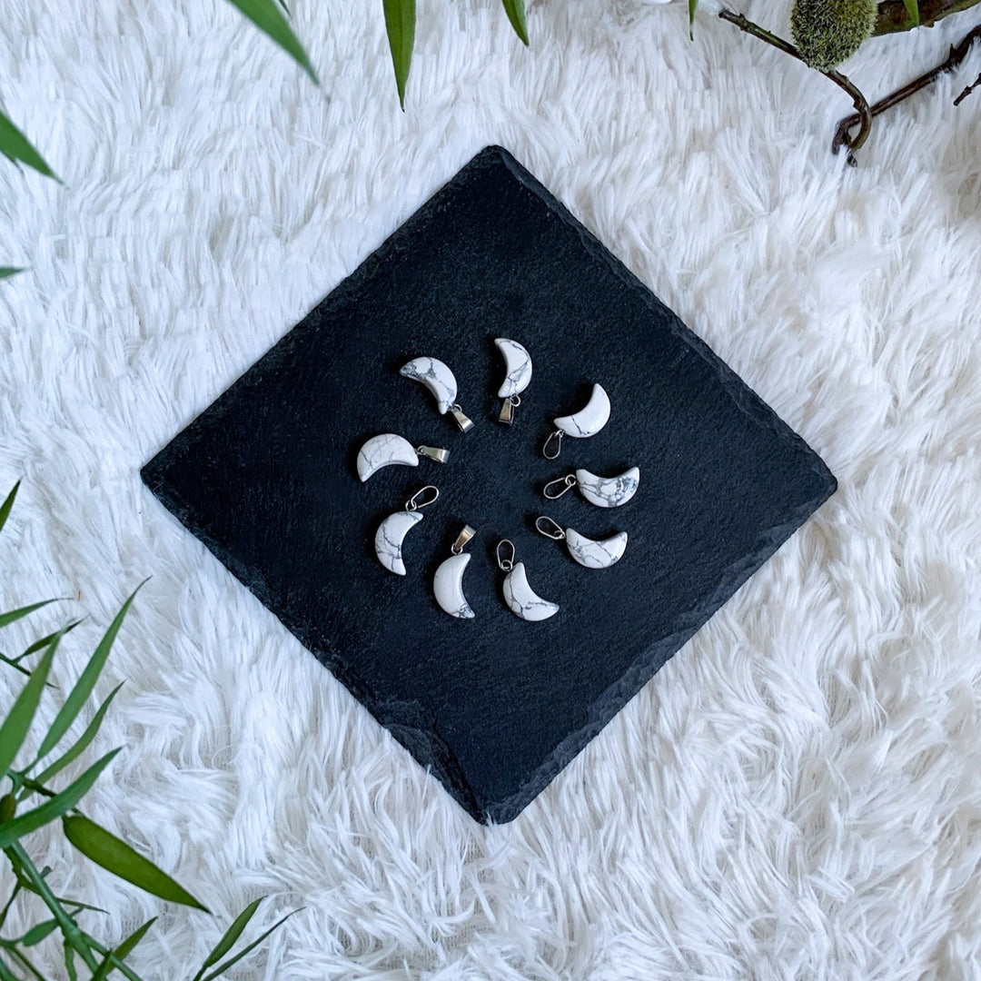 Magnesit Mond Anhänger - SoulGlow - Anhänger, Anhänger mit Öse, balance
