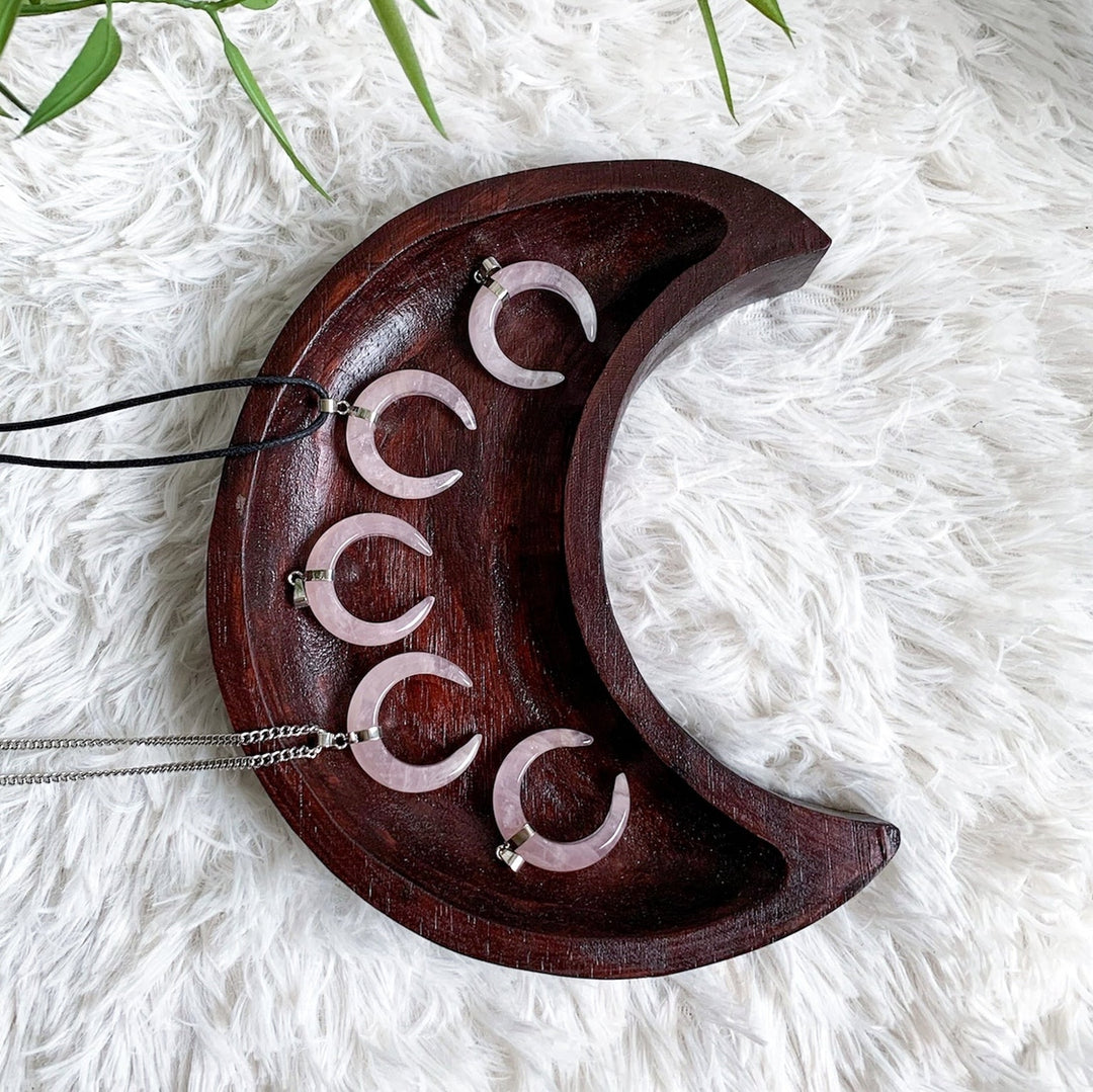 Umgekehrter Rosenquarz Mond Anhänger - SoulGlow - Anhänger mit Öse, balance, Liebe
