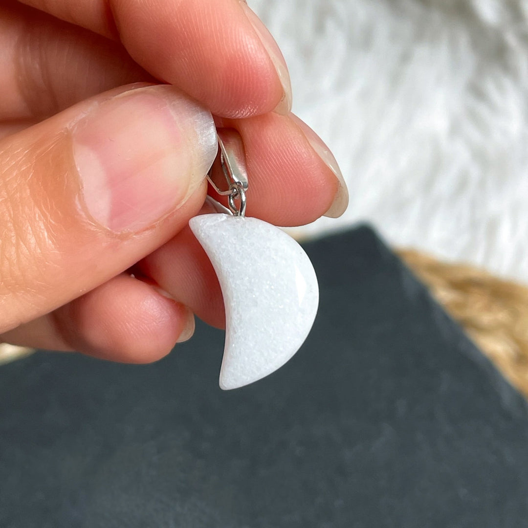 Weiße Jade Mond Anhänger - SoulGlow - Anhänger mit Öse, balance, Fülle