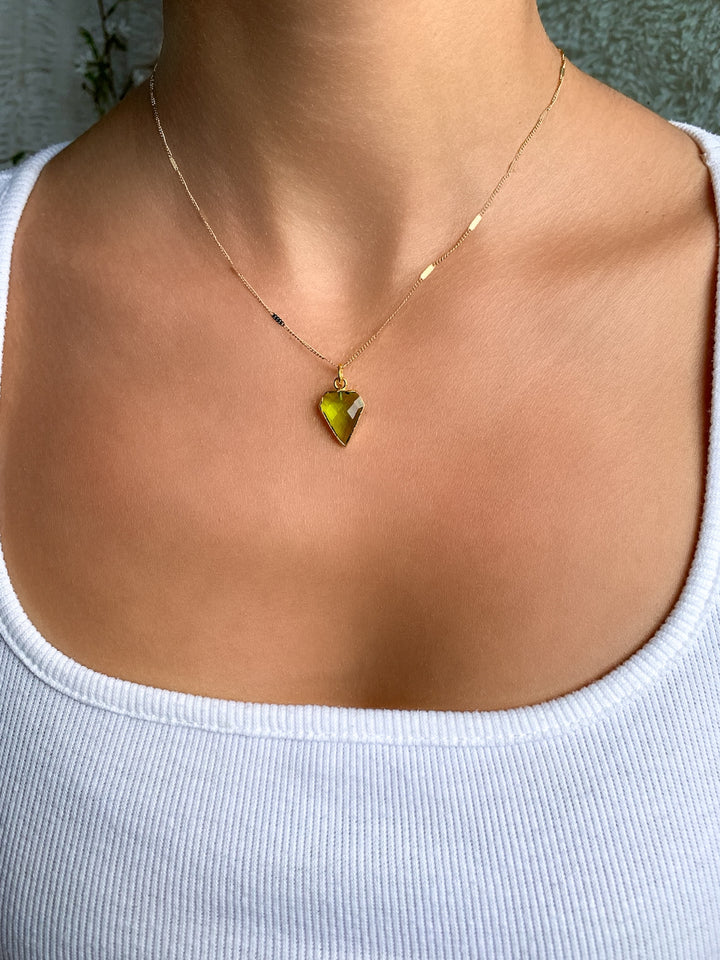 Peridot Anhänger Diamantform - versilbert oder vergoldet