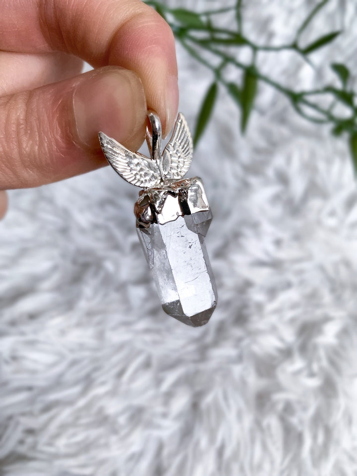 Bergkristall Anhänger mit Engelsflügeln - SoulGlow - 925er Silber, Anhänger mit Öse, Antrieb
