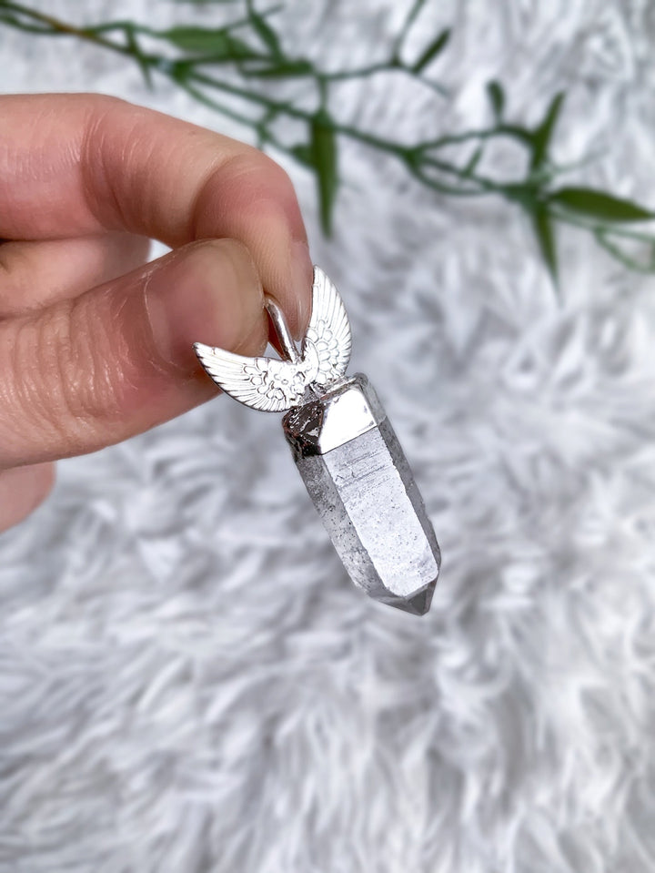 Bergkristall Anhänger mit Engelsflügeln - SoulGlow - 925er Silber, Anhänger mit Öse, Antrieb