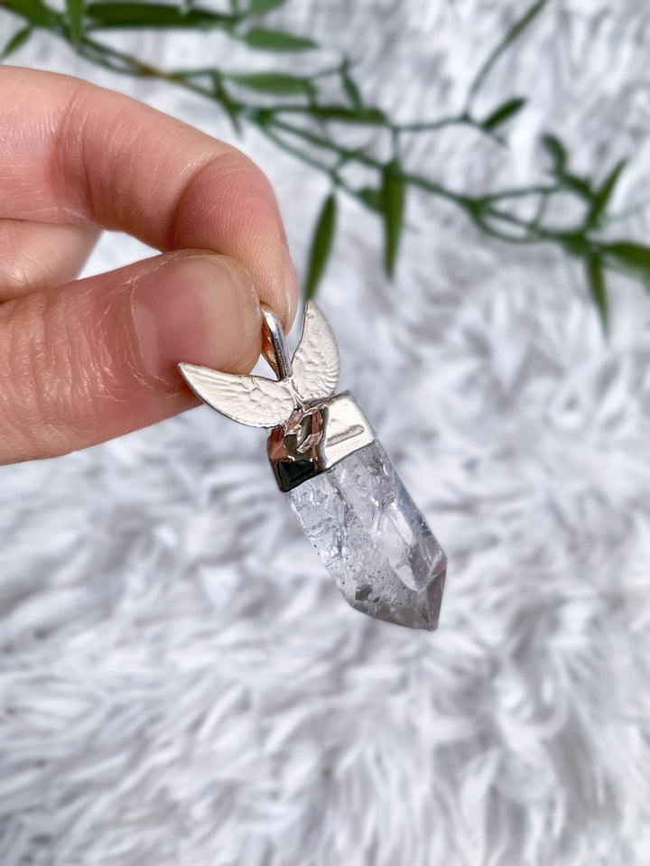 Bergkristall Anhänger mit Engelsflügeln - SoulGlow - 925er Silber, Anhänger mit Öse, Antrieb