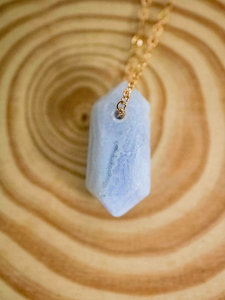 Chalcedon Spitze Anhänger - SoulGlow - Anhänger, balance, Baumwollband