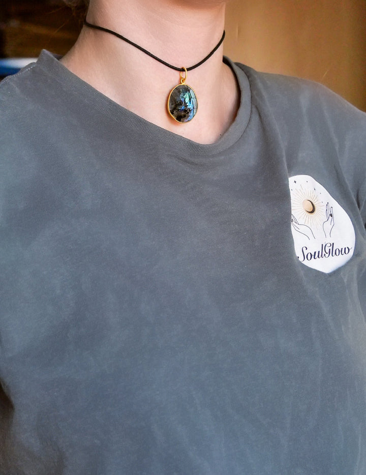 Goldener Labradorit Anhänger - SoulGlow - Anhänger mit Öse, balance, blau