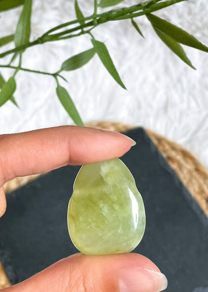 Jade Serpentin Anhänger - SoulGlow - Anhänger mit Bohrung, balance, grün