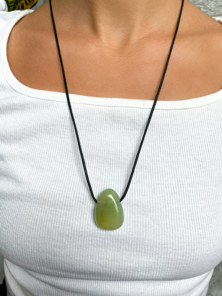 Jade Serpentin Anhänger - SoulGlow - Anhänger mit Bohrung, balance, grün