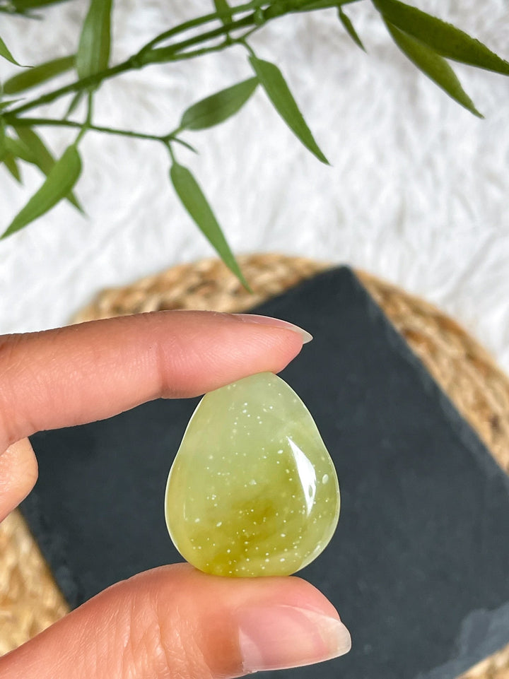 Jade Serpentin Anhänger - SoulGlow - Anhänger mit Bohrung, balance, grün
