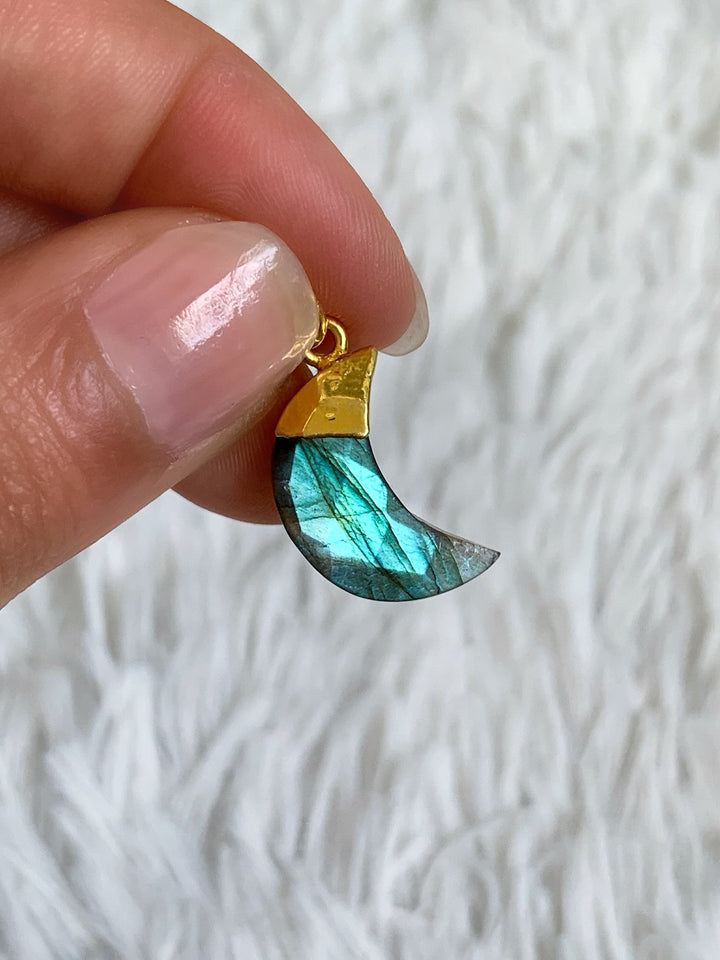 Labradorit Mond Anhänger mit vergoldeter 925 Silberöse - SoulGlow - Anhänger mit Öse, balance, Goldkette