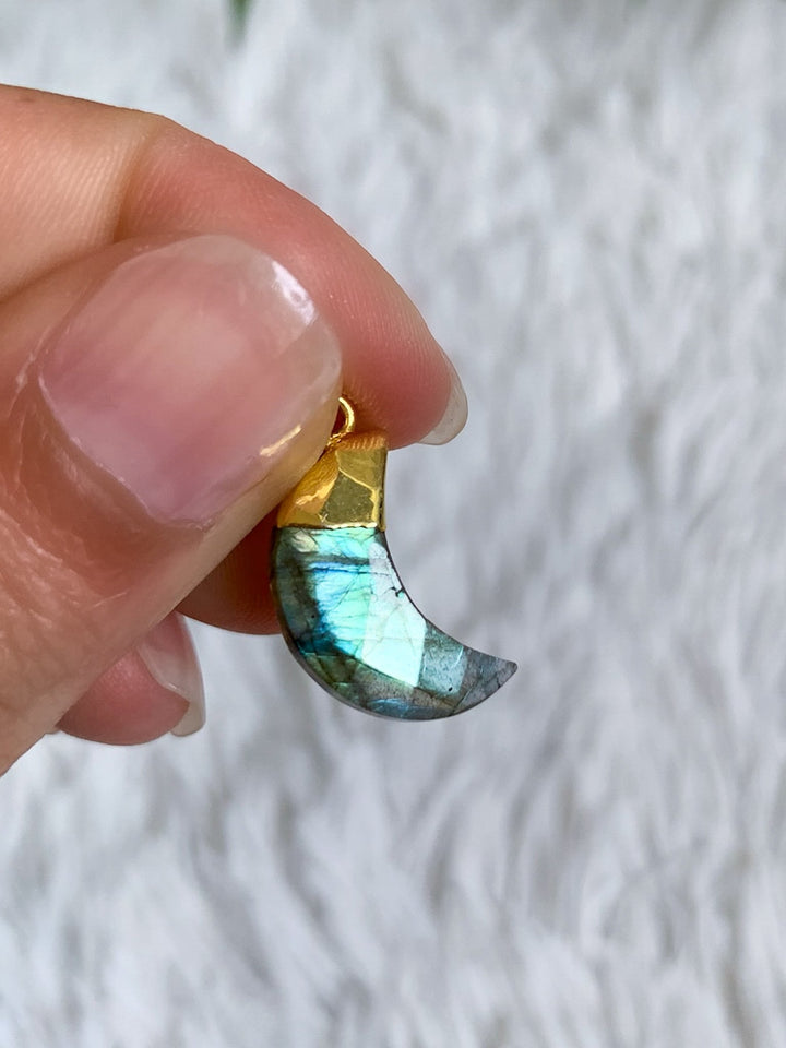 Labradorit Mond Anhänger mit vergoldeter 925 Silberöse - SoulGlow - Anhänger mit Öse, balance, Goldkette