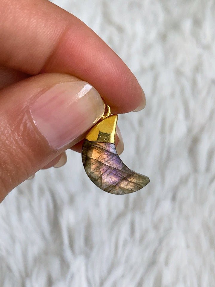 Labradorit Mond Anhänger mit vergoldeter 925 Silberöse - SoulGlow - Anhänger mit Öse, balance, Goldkette