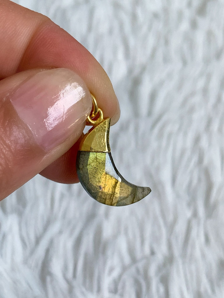 Labradorit Mond Anhänger mit vergoldeter 925 Silberöse - SoulGlow - Anhänger mit Öse, balance, Goldkette