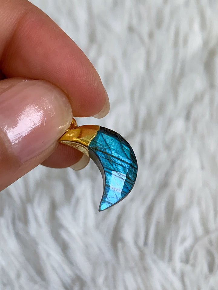 Labradorit Mond Anhänger mit vergoldeter 925 Silberöse - SoulGlow - Anhänger mit Öse, balance, Goldkette