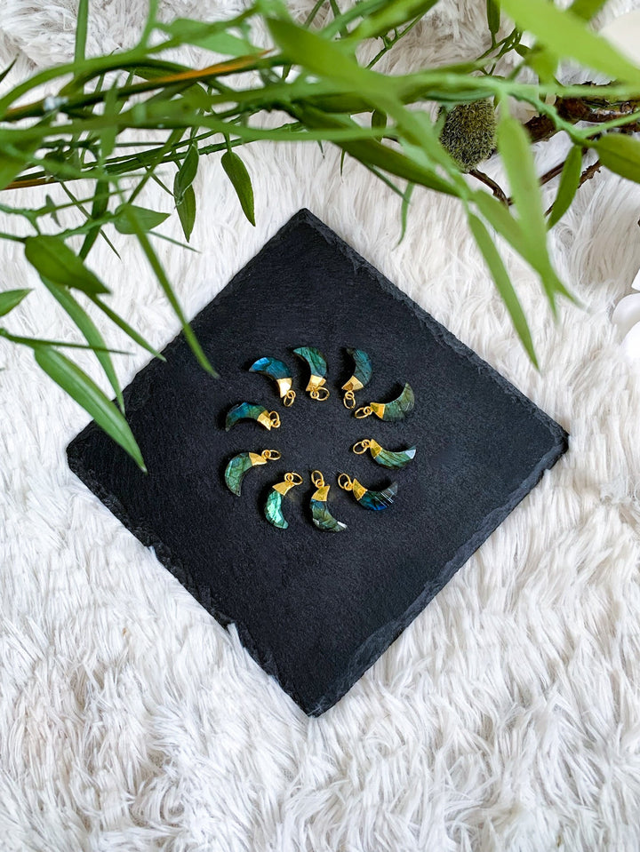 Labradorit Mond Anhänger mit vergoldeter 925 Silberöse - SoulGlow - Anhänger mit Öse, balance, Goldkette