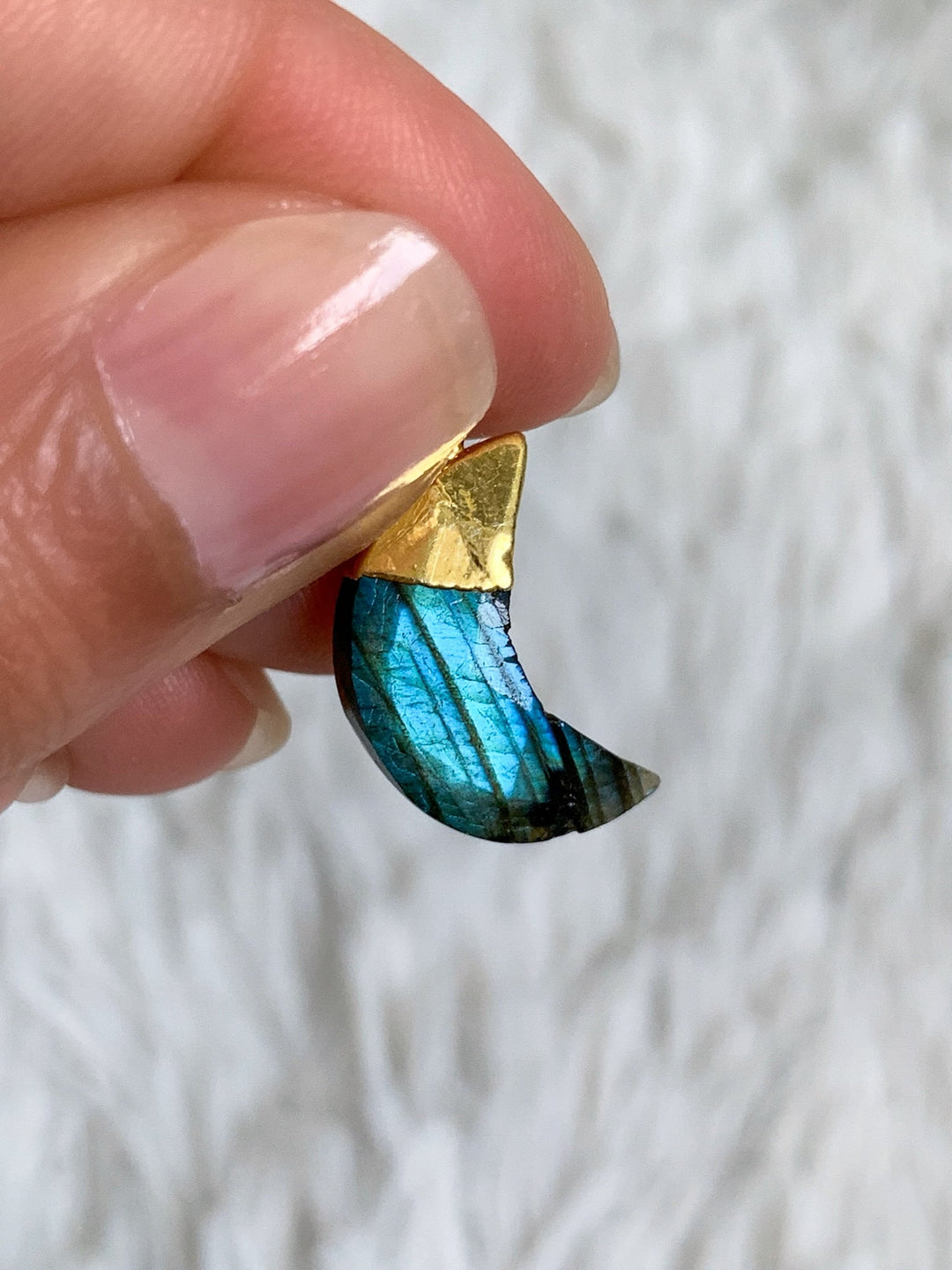 Labradorit Mond Anhänger mit vergoldeter 925 Silberöse - SoulGlow - Anhänger mit Öse, balance, Goldkette