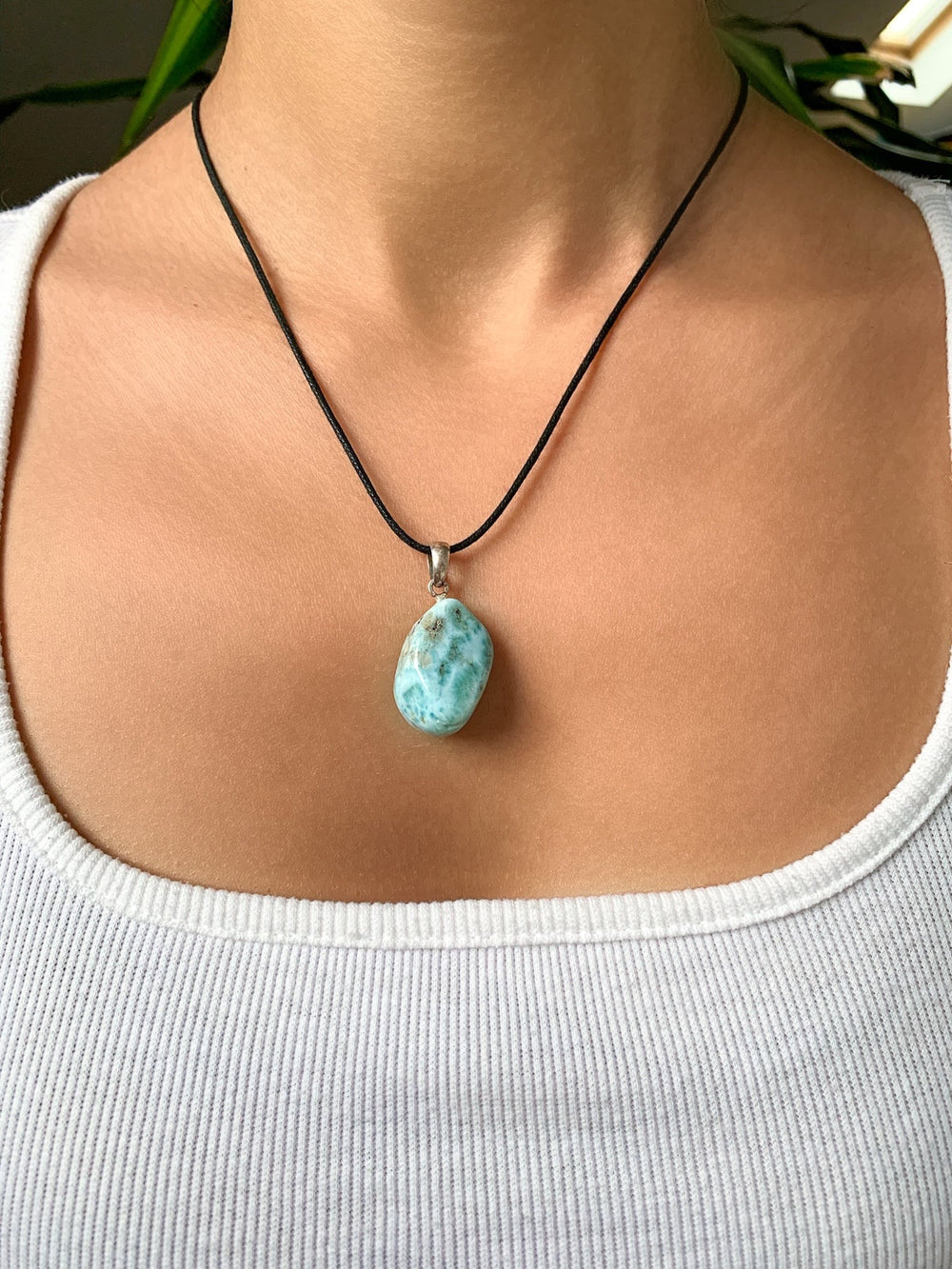Larimar Trommelstein Anhänger - SoulGlow - Anhänger mit Öse, balance, Baumwollband