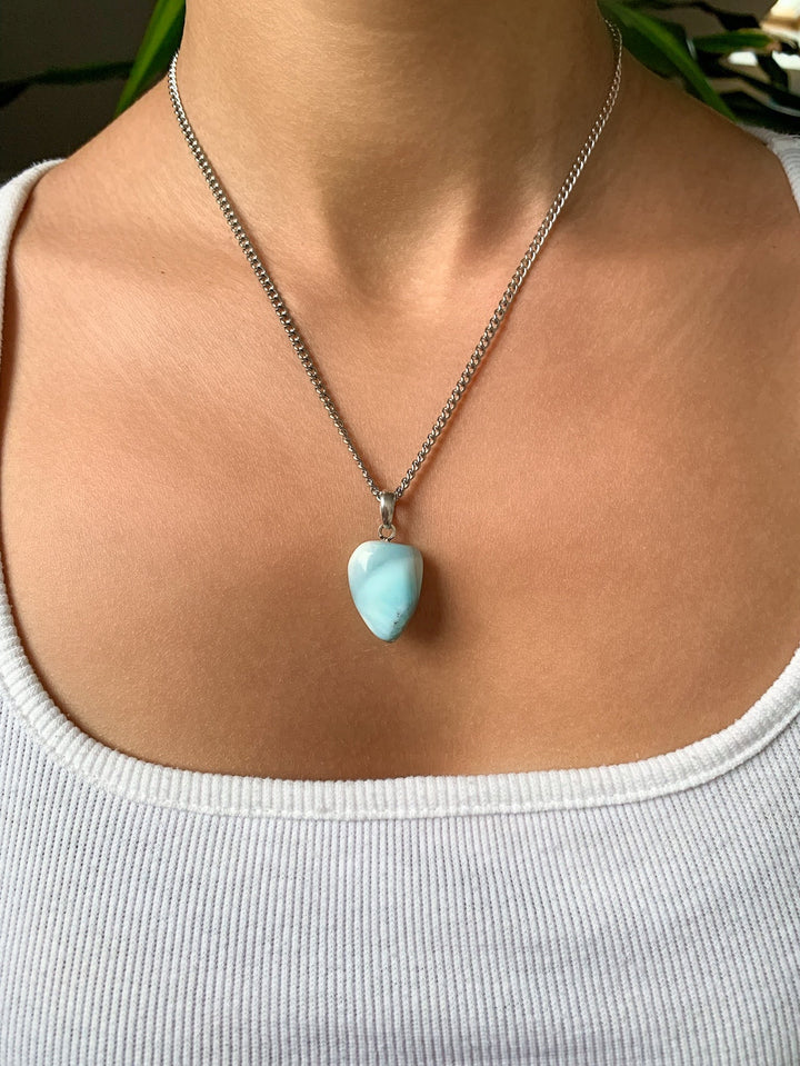 Larimar Trommelstein Anhänger - SoulGlow - Anhänger mit Öse, balance, Baumwollband