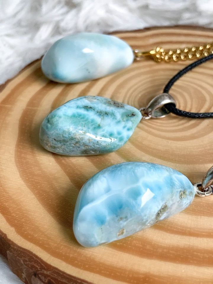 Larimar Trommelstein Anhänger - SoulGlow - Anhänger mit Öse, balance, Baumwollband