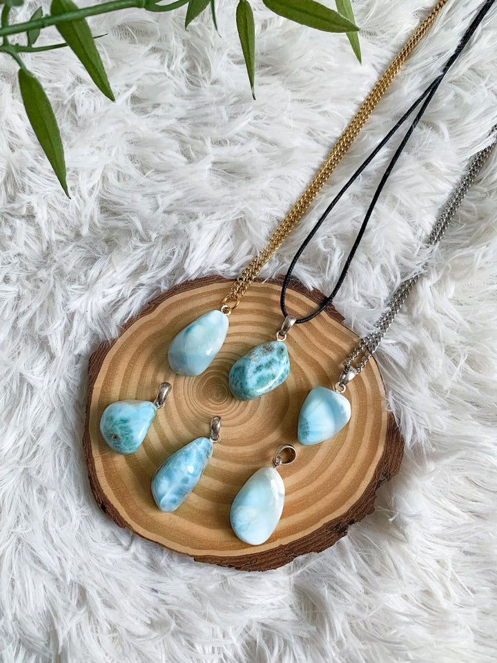 Larimar Trommelstein Anhänger - SoulGlow - Anhänger mit Öse, balance, Baumwollband