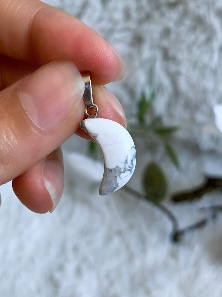 Magnesit Mond Anhänger - SoulGlow - Anhänger, Anhänger mit Öse, balance