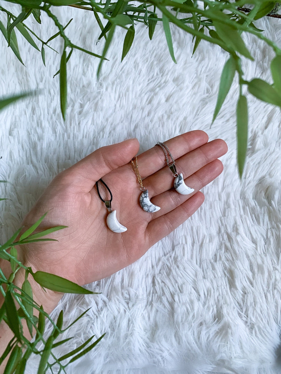 Magnesit Mond Anhänger - SoulGlow - Anhänger, Anhänger mit Öse, balance