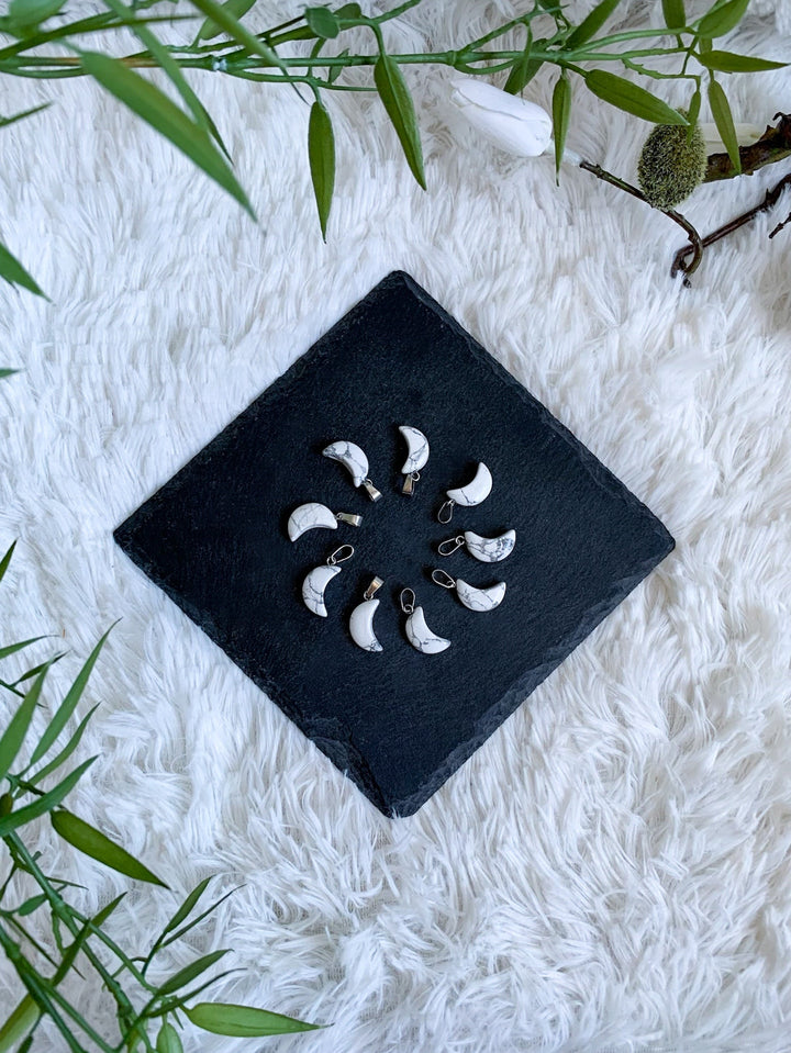 Magnesit Mond Anhänger - SoulGlow - Anhänger, Anhänger mit Öse, balance