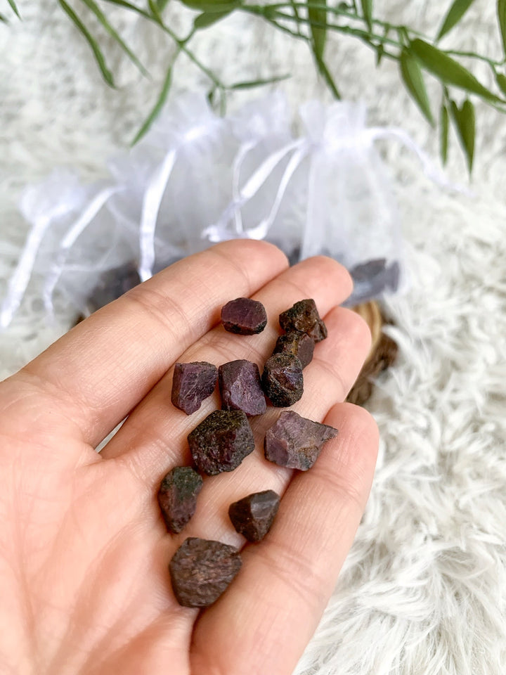 Mini Rubin Rohkristalle - 10g Säckchen - SoulGlow - Energie, Energie & Vitalität, Heilstein
