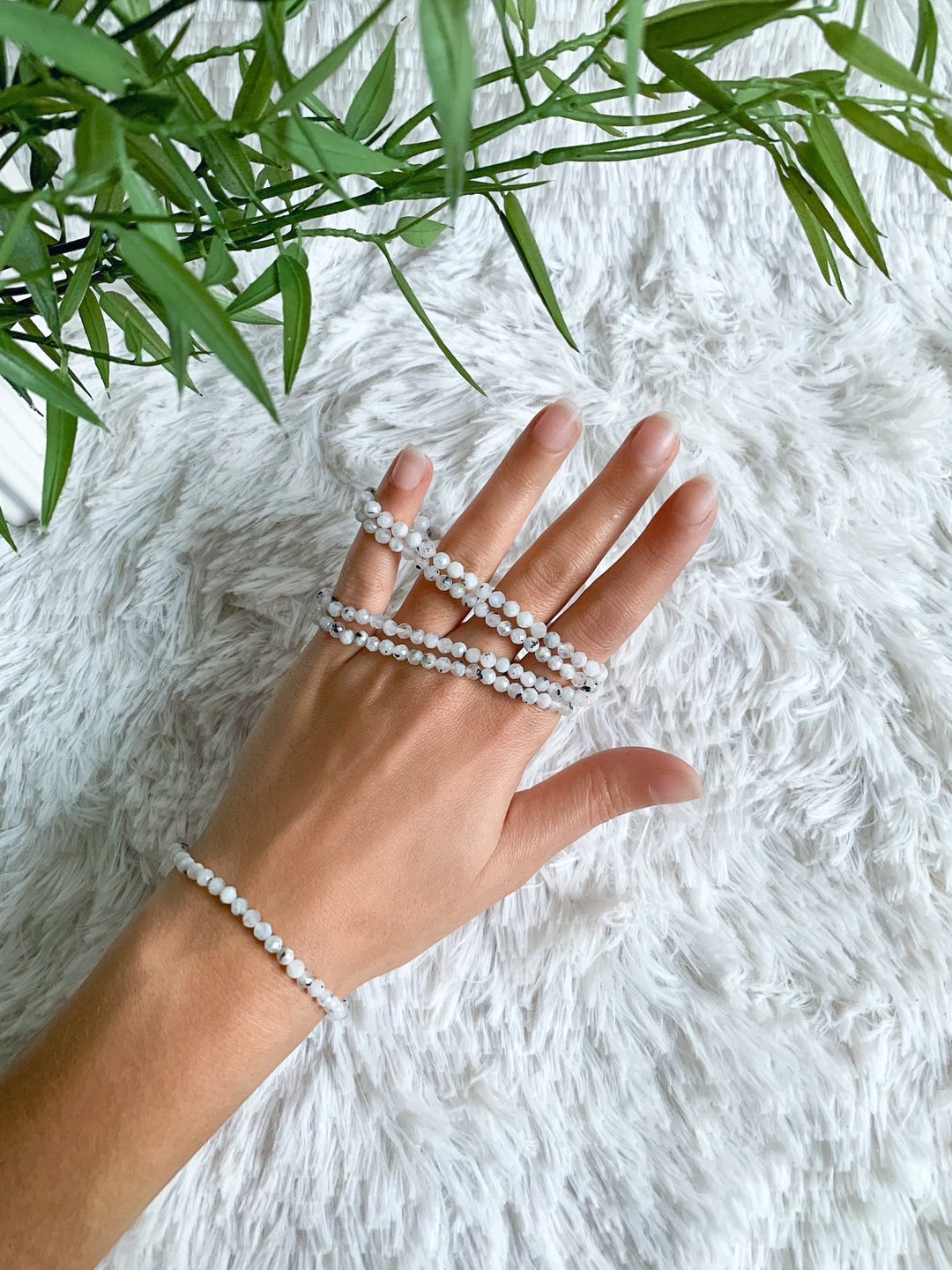 Mondstein Armband mit Blauschimmer | facettiert - SoulGlow - Armband, balance, facettiert