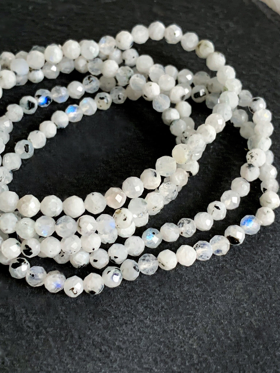 Mondstein Armband mit Blauschimmer | facettiert - SoulGlow - Armband, balance, facettiert