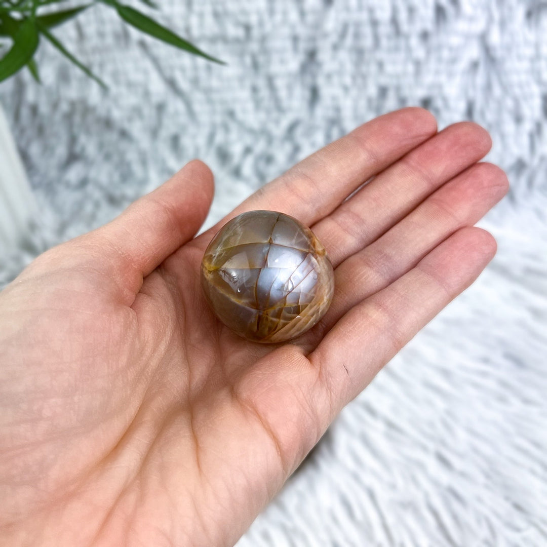 Mondstein Kugel | Unikat - SoulGlow - balance, blauschimmer, Heilstein Unikat