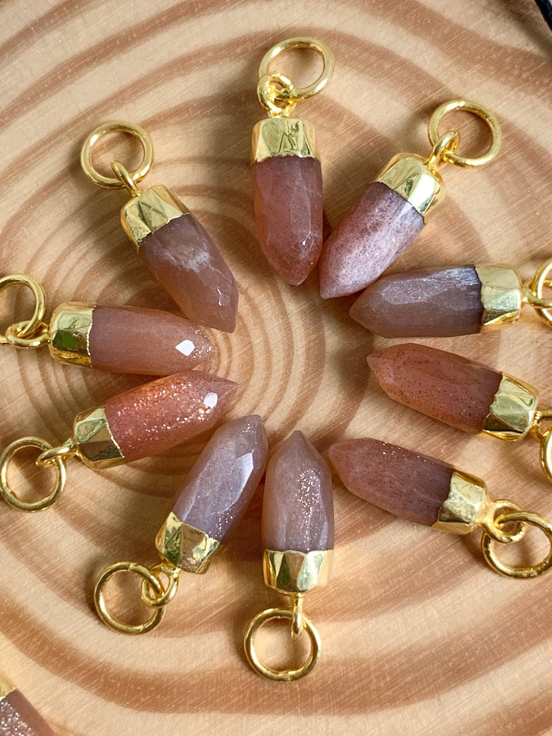 Mondstein Spitzen Anhänger - SoulGlow - Anhänger mit Öse, balance, Gold