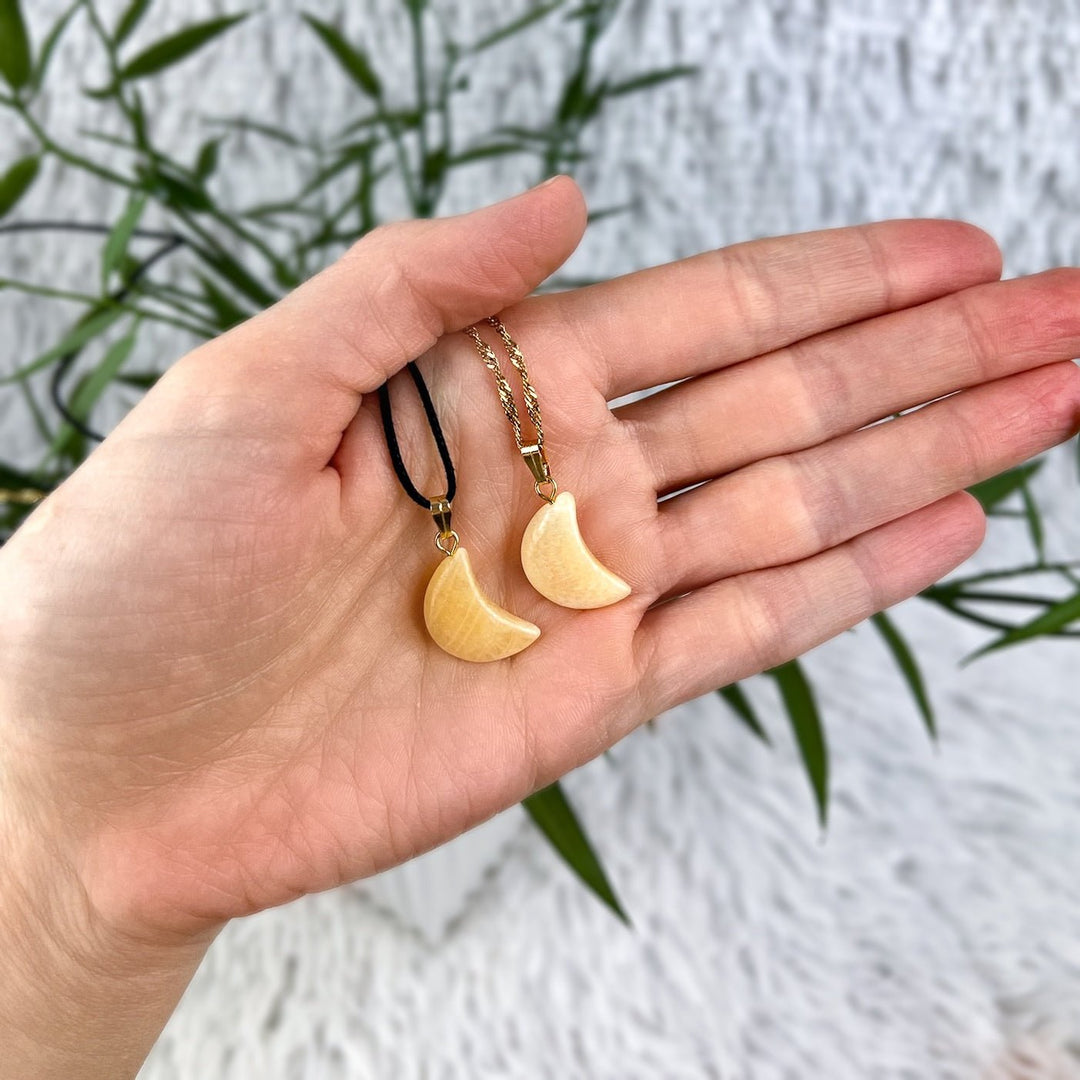 Orangencalcit Mond Anhänger | Unikate - SoulGlow - Anhänger mit Öse, balance, Energie