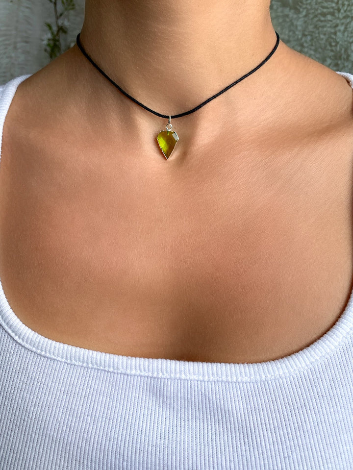 Peridot Anhänger Diamantform - versilbert oder vergoldet - SoulGlow - Anhänger mit Öse, balance, Energie