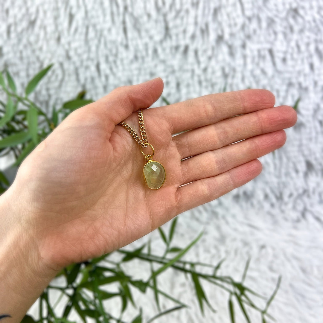 Prehnit Anhänger mit 925er Silber vergoldet - SoulGlow - 925er Silber, Anhänger mit Öse, balance