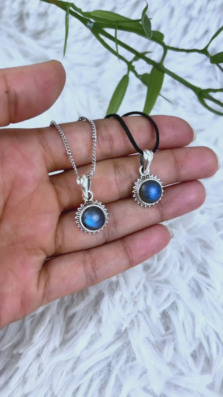Video Labradorit Sonnenanhänger aus 925 Silber - Boho - SoulGlow - 925er Silber, Anhänger mit Öse, balance