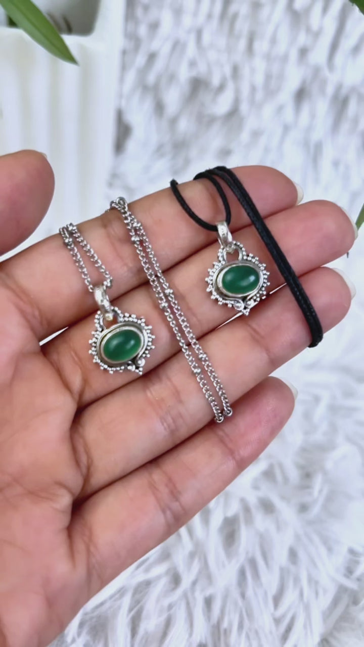 Video Grüner Chalcedon Boho Anhänger aus 925 Silber