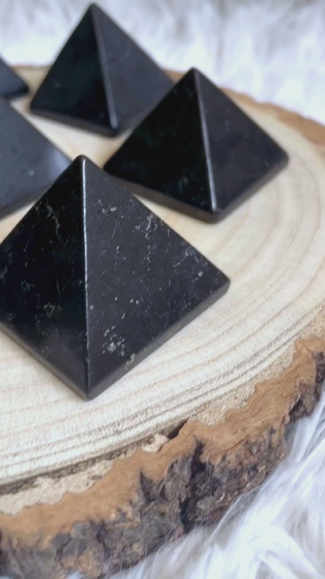 Schungit Pyramide