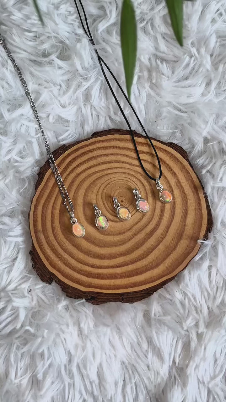 Opal Anhänger mit 925er Silberöse