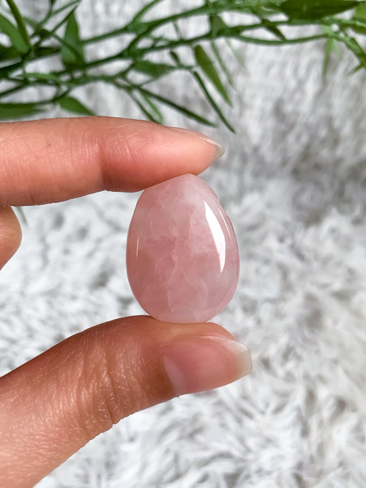 Rosenquarz Anhänger Oval - SoulGlow - Anhänger, balance, Baumwollband