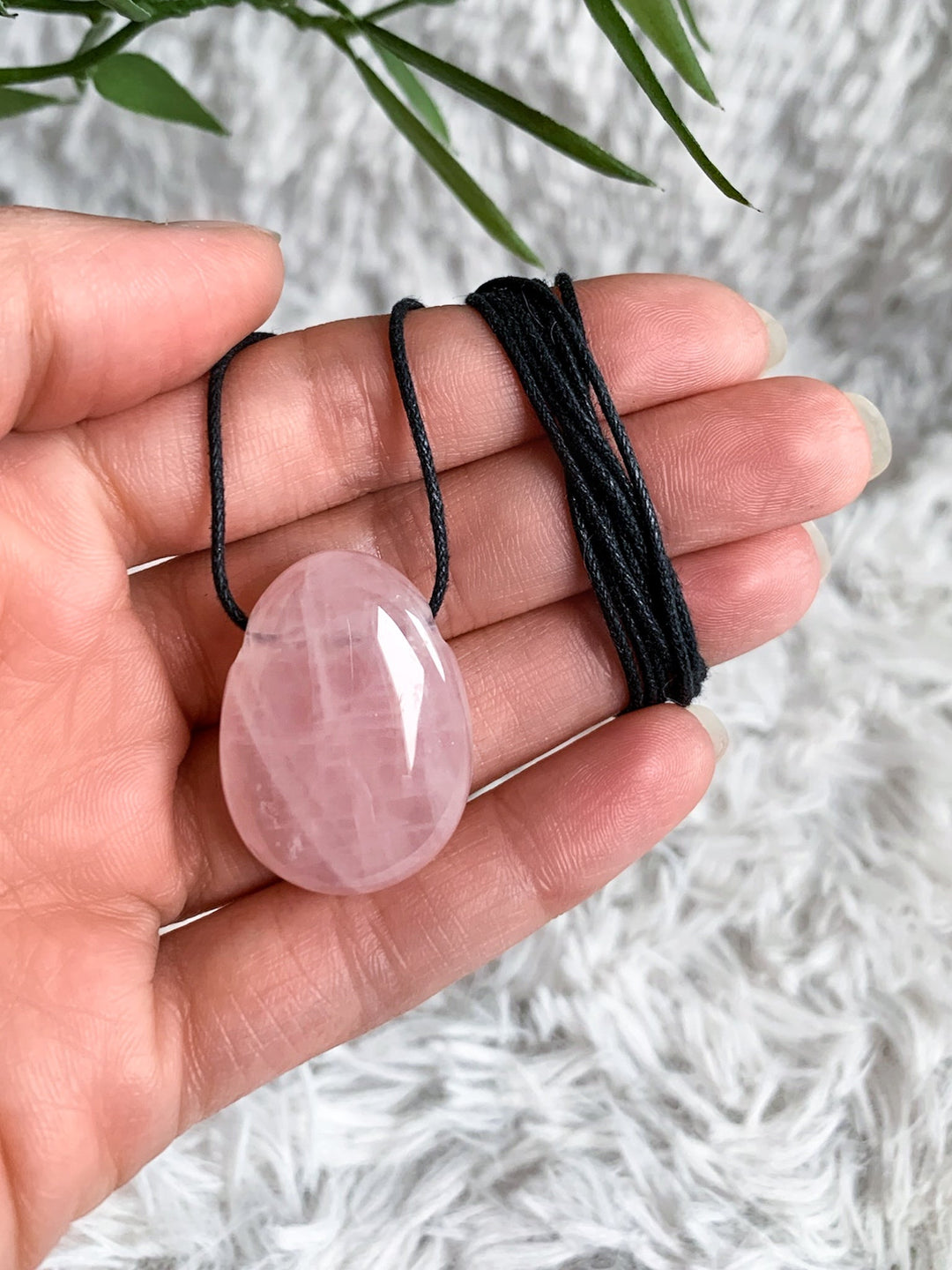 Rosenquarz Anhänger Oval - SoulGlow - Anhänger, balance, Baumwollband