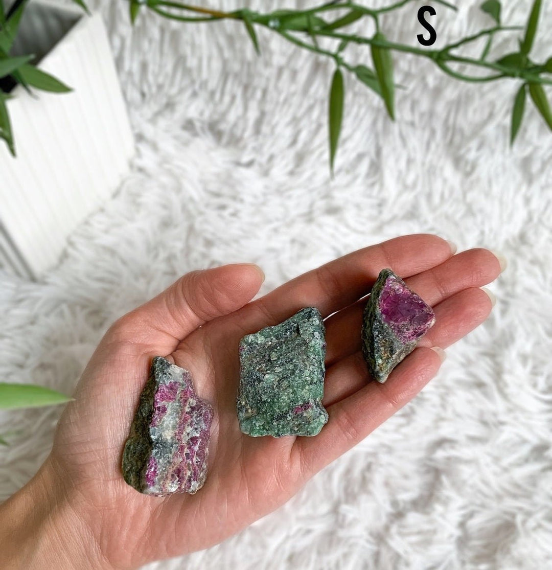 Rubin Zoisit Rohstein - SoulGlow - Energie, grün, Kristall