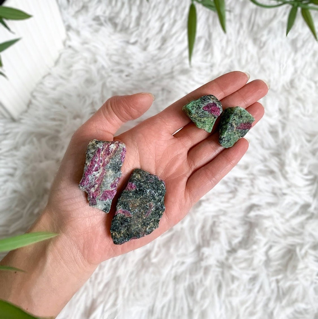 Rubin Zoisit Rohstein - SoulGlow - Energie, grün, Kristall