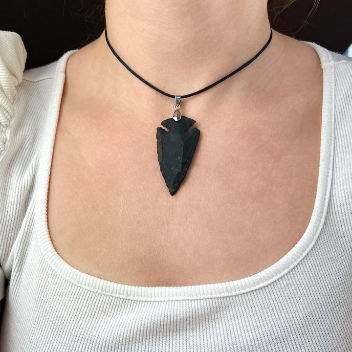 Schwarzer Jaspis Spitzen Anhänger - SoulGlow - Anhänger mit Öse, balance, bunt