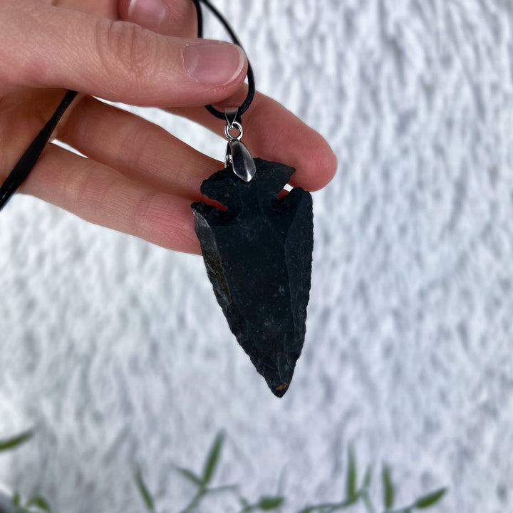 Schwarzer Jaspis Spitzen Anhänger - SoulGlow - Anhänger mit Öse, balance, bunt