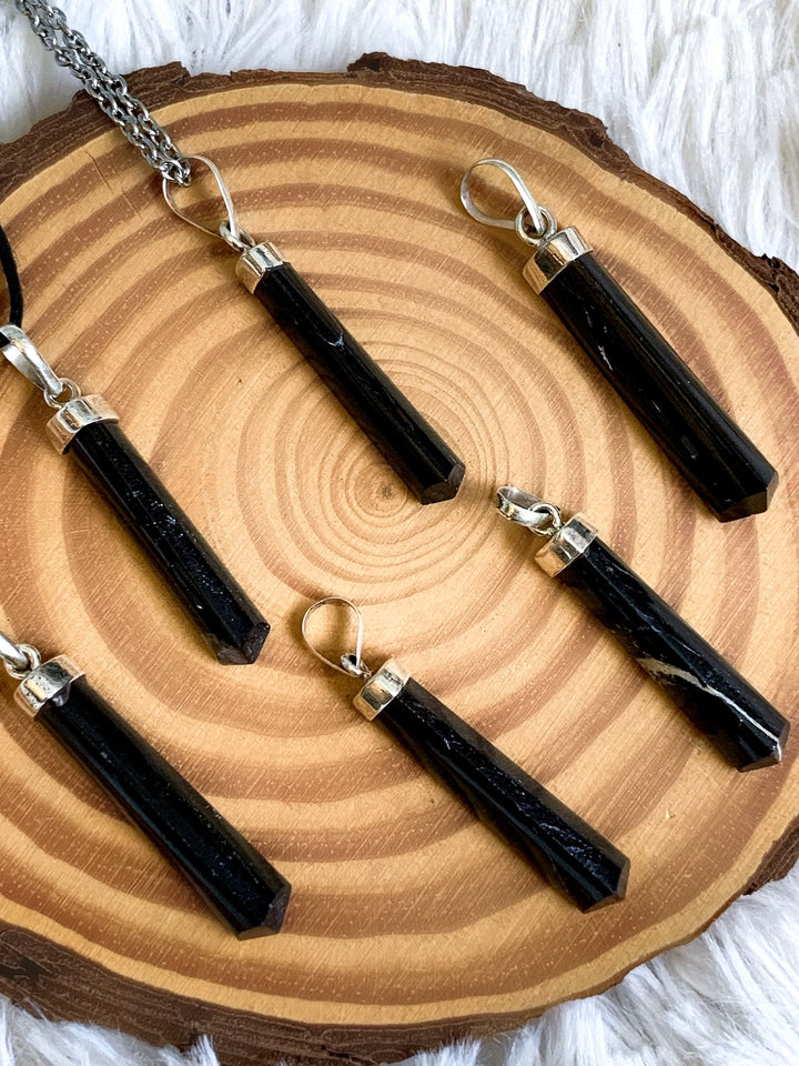 Schwarze Turmalin Spitze mit Silberkappe - SoulGlow - Anhänger, Anhänger mit Öse, Erholung & Wohlbefinden